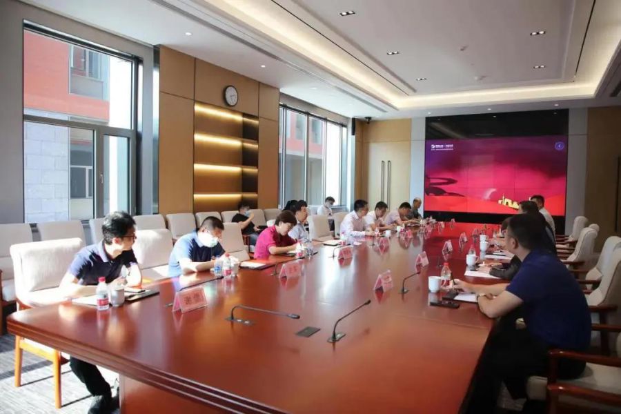 北京市顺义区委常委、副区长徐晓俊莅临和润科技参观考察